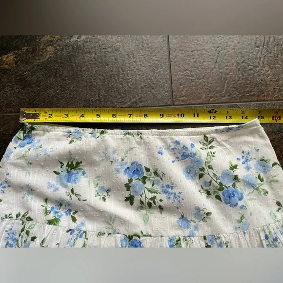 Women’s white and blue floral peasant boho tiered ruffle pull on skirt. Medium - Picture 12 of 15